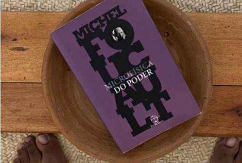 Um ebó para descarregar Foucault da colonialidade